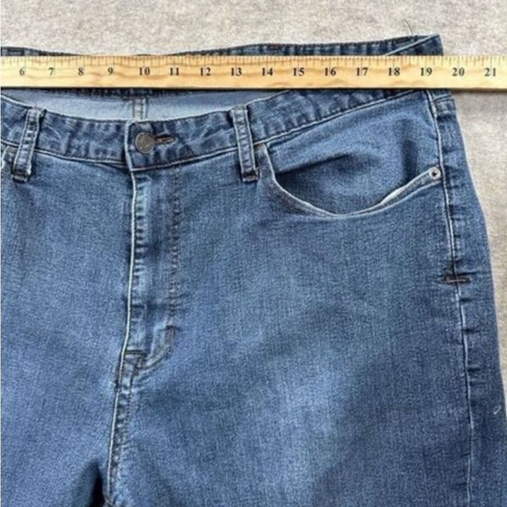 IZOD relaxed fit men’s jeans, 42x30